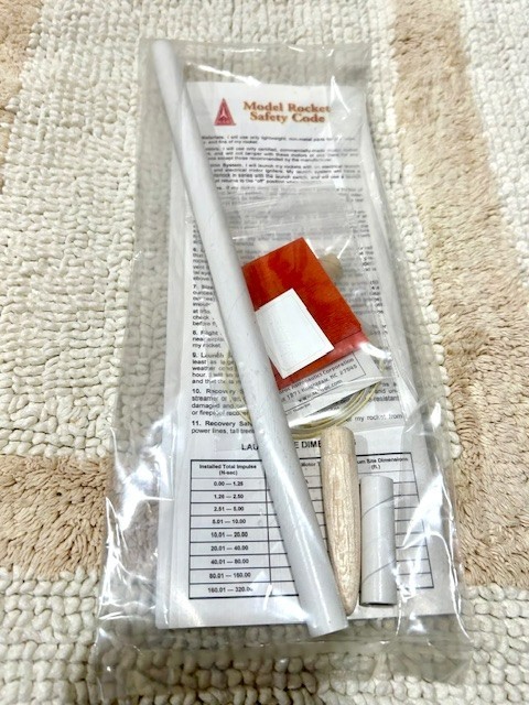 Semroc THUNDERBEE Flying Model Rocket Kit No. KA-1 Made In USA gallery