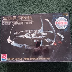 Vintage 1994 AMT Ertl Star Trek: Deep Space Nine Plastic Model Kit #8778 NEW
