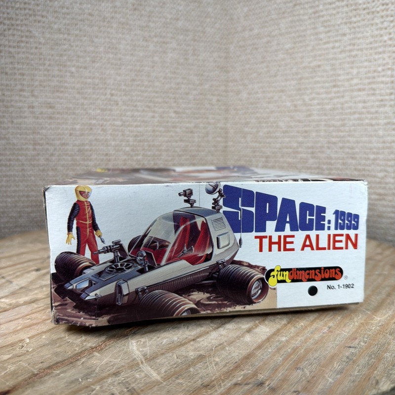 MPC Space 1999 "The Alien" Moon Rover Model Kit 1/25 gallery