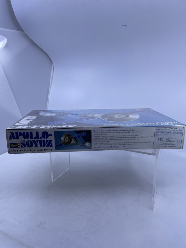 Revell Apollo-Soyuz U.S. - Soviet Space Link-up Kit H-1800 NOB DAMAGED BOX gallery