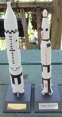 VTG COUNTDOWN TITAN-1 & APOLLO SATURN V ROCKET DESK MODEL Kennedy SPACE SOUVENIR