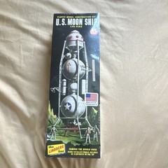 Lindberg U.S. Moon Ship Spacecraft 1:96 Plastic Kit Unassembled Not Painted