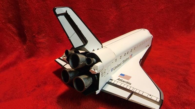 Revell 1:72 Scale Space Shuttle Atlantis Display Model gallery