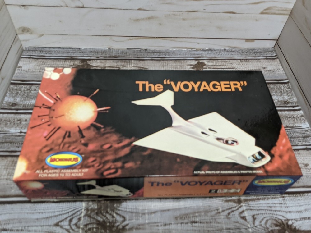 Moebius Models The Voyager Space Ship Plastic Model Kit