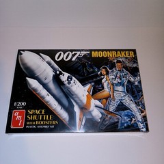 AMT 007 James Bond Moonraker Space Shuttle w/Boosters in 1/200 Model Kit AMT1208