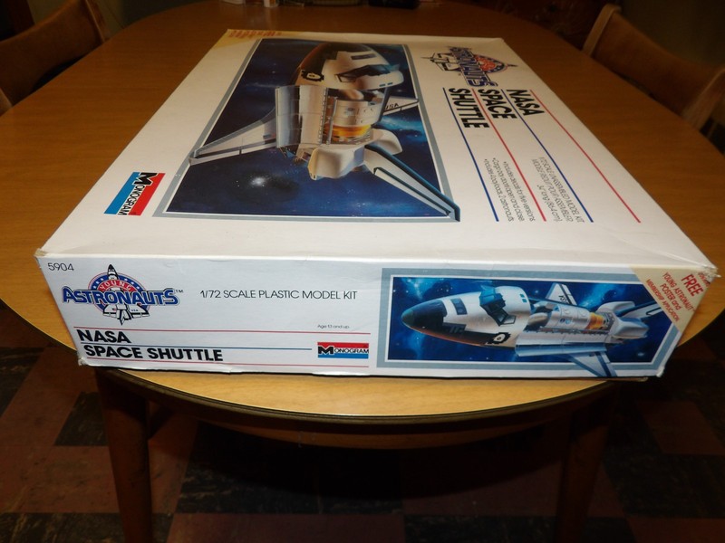 Monogram 1986 NASA Space Shuttle 1:72 Model Kit 5904-0100 Young Astronauts ~ NEW gallery