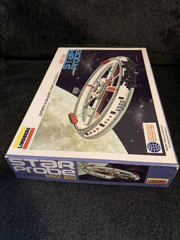 Lindberg Star Probe Space Base Authentic Scale Plastic Model Construction Kit gallery