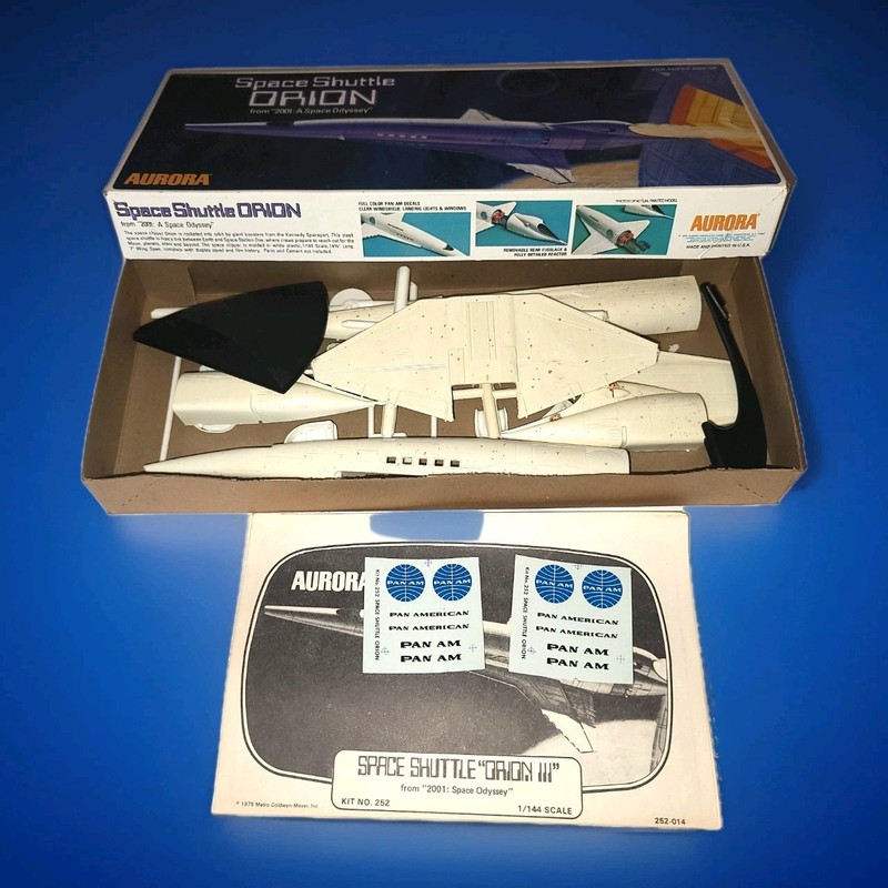 Rare Aurora 1975: Space Shuttle ORION from '2001: A SPACE ODYSSEY Model Kit open gallery