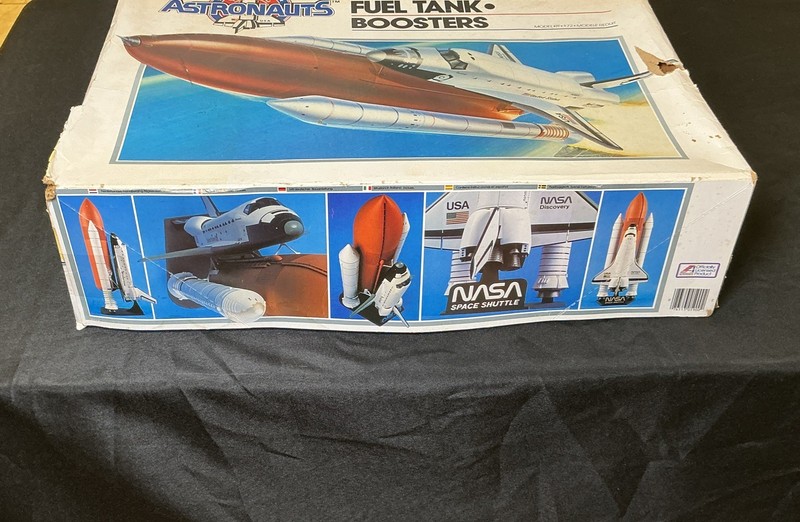 Monogram 1:72 Scale Space Shuttle Fuel Tank Boosters Young Astronaut Model Kit gallery