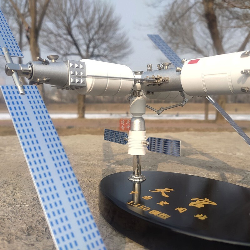 B1:150 Tiangong-1 Chinese Space station Alloy Aviation Satellite Model Diaplay a gallery