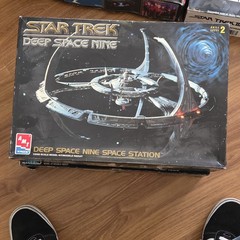Vintage 1994 Star Trek Deep Space Nine DS9 Space Station AMT Ertl Model Kit Read