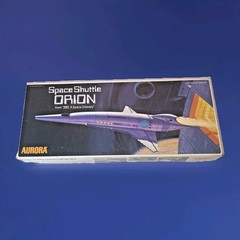 Rare Aurora 1975: Space Shuttle ORION from ‘2001: A SPACE ODYSSEY Model Kit open