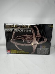 AMT Ertl 8764 Star Trek Deep Space Nine Space Station w Fiber Lighting Model Kit