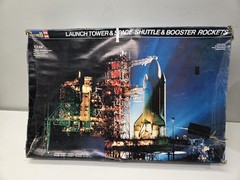 REVELL 4911 1/144 Scale Launch Tower/Space Shuttle & Booster Rockets in Bags