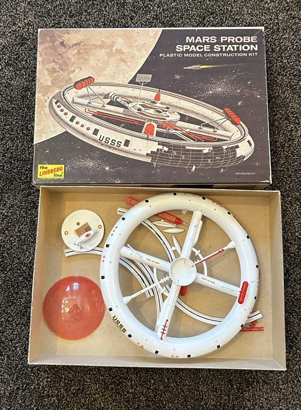 1975 LINDBERG MARS PROBE SPACE STATION Plastic MODEL KIT No 1148 150 gallery