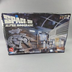 AMT ERTL Space 1999 Alpha MOONBASE Model Kit W/ Transports & Figures 1998 OPEN