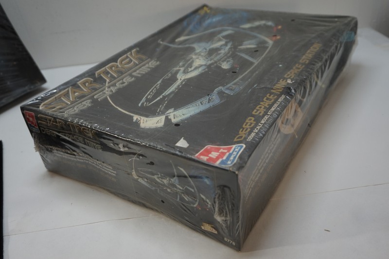 STAR TREK AMT MODEL KIT DEEP SPACE NINE SPACE STATION 1994 8778 SEALED NEW READ gallery
