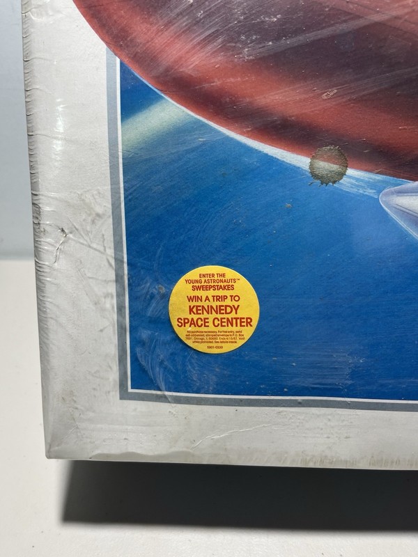 Monogram 1:72 Space Shuttle Fuel Tank Boosters Young Astronaut Model. New, Read gallery
