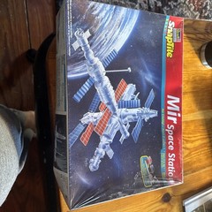 NEW Revell 85-1179 Mir Space Station 1/144 SnapTite Model Kit 1998 Sealed VTG