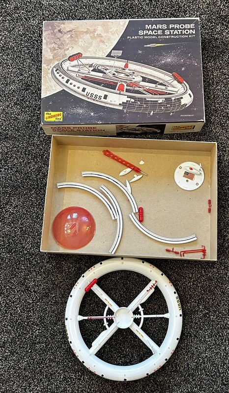 1975 LINDBERG MARS PROBE SPACE STATION Plastic MODEL KIT No 1148 150 gallery