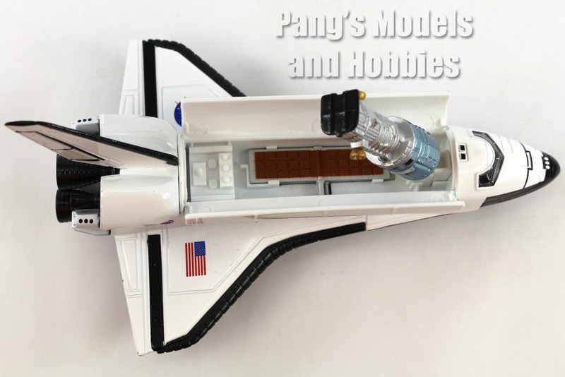 Space Shuttle - Astronauts and Telescope 1/200 Scale Diecast - Plastic Model gallery