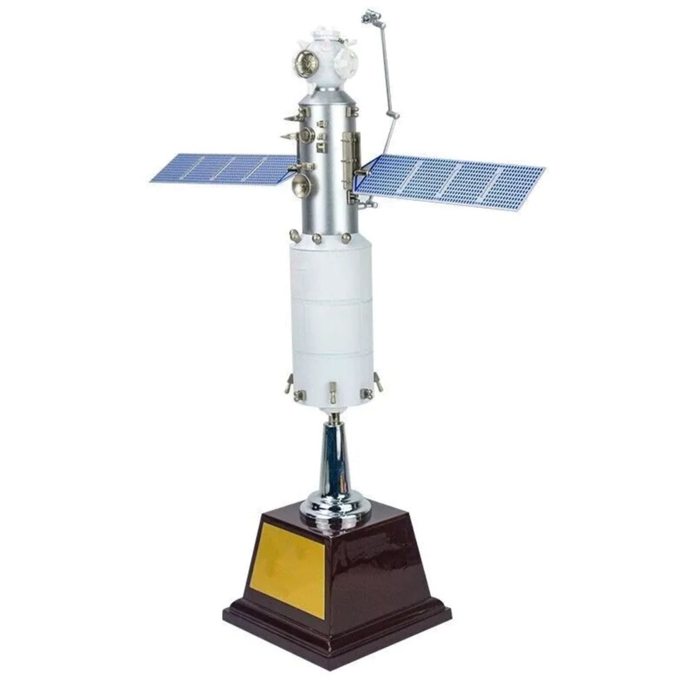17.5cm Alloy 1/150 China Tianhe Core Module Space Station Spacecraft Model Craft