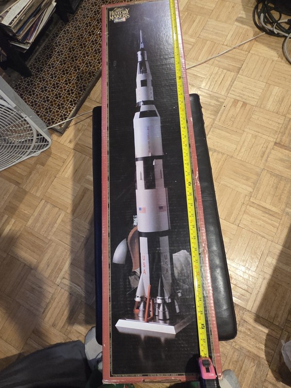 HUGE Revell History Makers Saturn V 1/96 Rocket Model Kit 36" Lim Ed 1982 NIOB gallery