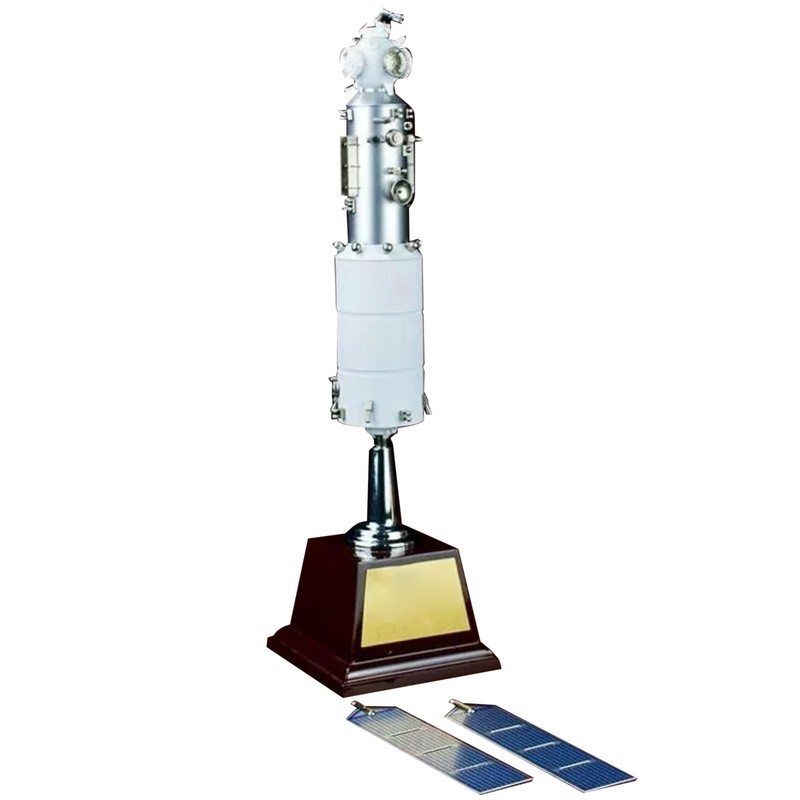 17.5cm Alloy 1/150 China Tianhe Space Station Spacecraft Model Collection gallery