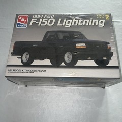 1/25 1994 Ford F-150 Lightning Pickup Plastic Model Kit Unopened Box dusty!