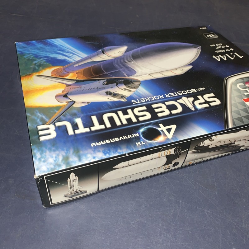 Revell 40th Ann. Space Shuttle With Booster Rockets New gallery