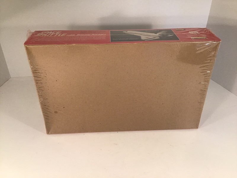 Space Shuttle Discovery w/ booster rockets Lindberg 1/200 scale Sealed Kit gallery
