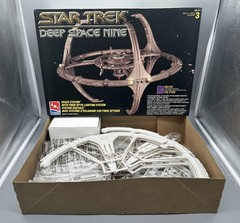 AMT ERTL 1/2500 Scale Deep Space Nine Space Station – NEW OPEN BOX