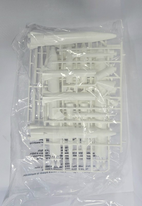 ATLANTIS SPACE MISSILE (36 ROCKETS) PLASTIC MODEL KIT 1:128 SCALE ATM6871 NEW gallery
