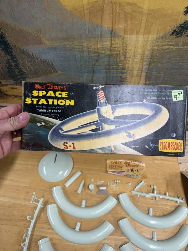 Walt Disneys Space Station By Strombecker Kit D32-100 Man In Space 1955 gallery
