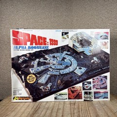 Fun Dimensions 1976 Space:1999 Alpha Moon Base (18”X12”) Model Kit #1-1903