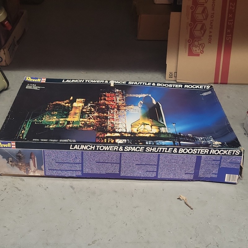 Revell NASA Launch Tower Space Shuttle & Booster Rockets 1:144 Kit 4911 gallery
