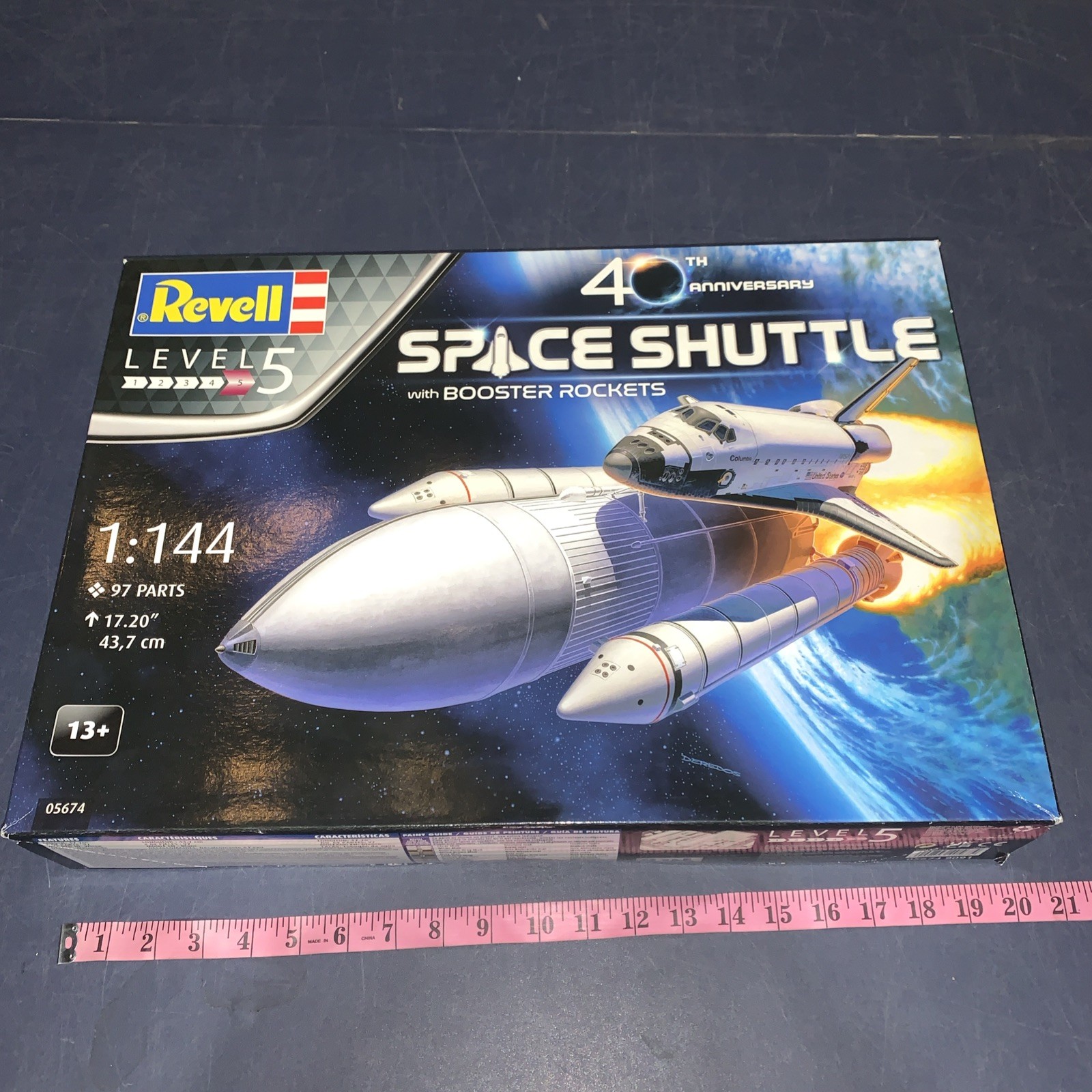 Revell 40th Ann. Space Shuttle With Booster Rockets New gallery
