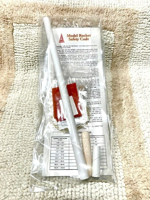 Semroc THUNDERBEE Flying Model Rocket Kit No. KA-1 Made In USA gallery