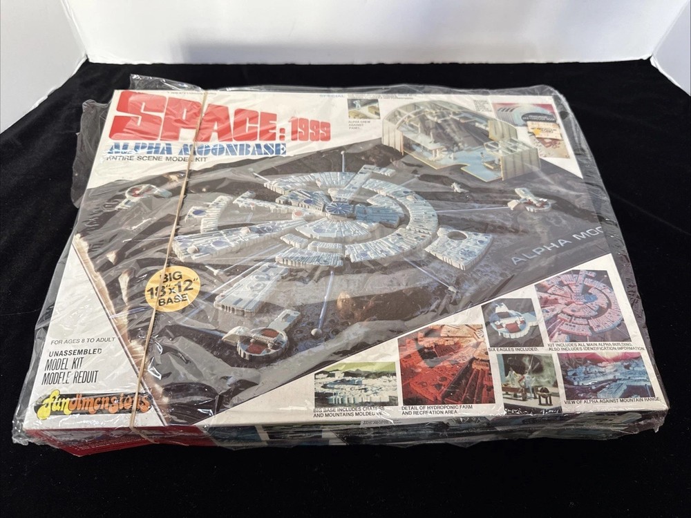 FUNDIMENSIONS 1976 SPACE:1999 ALPHA MOONBASE (18”X12”) KIT Model Open Box