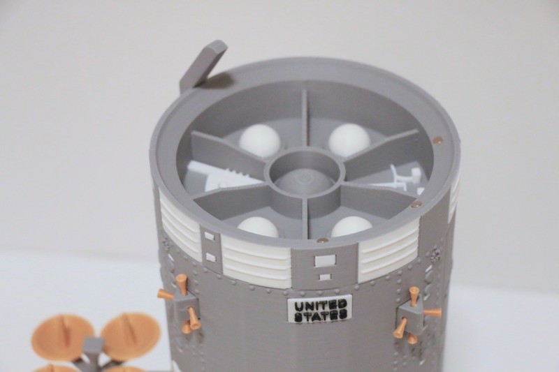 Detailed 1/32 Scale Apollo Command Service Module CSM Spacecraft Removable CM gallery