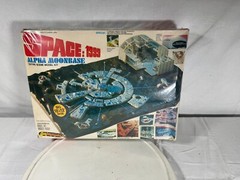FUNDIMENSIONS 1976 SPACE:1999 ALPHA MOONBASE (18”X12”) KIT Factory Sealed
