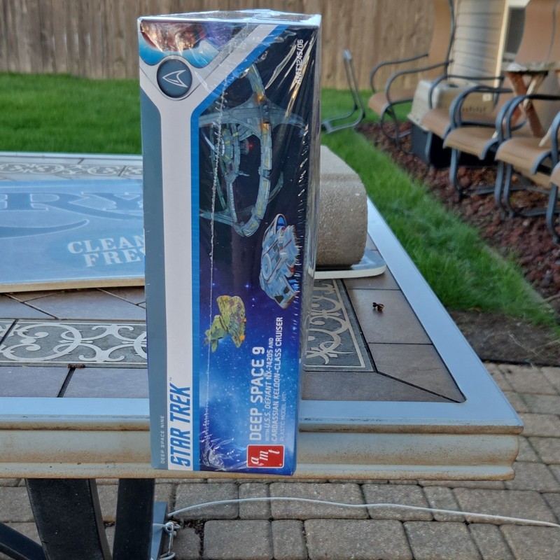 AMT Star Trek Deep Space 9 Model Kit #950 - CLEAR PLASTIC - Factory Sealed.” gallery