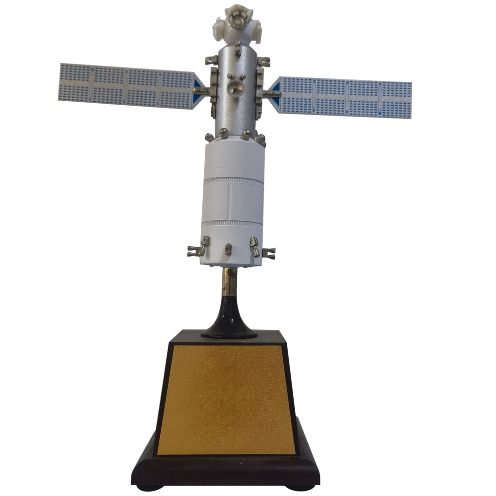17.5cm 1/150 China Tianhe Core Module Space Station Spacecraft Model With Stand