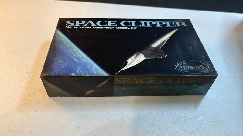 Moebius Space Clipper All Plastic Unassembled Not Painted Model Kit 2001-2 gallery