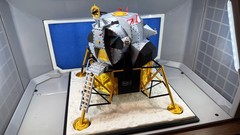 Detailed 1/32 Apollo LUNAR MODULE Detachable Stages Interiors on Moon Base 32cm!