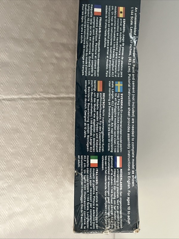 Revel Columbia With Booster Rockets 1/144 Scale Model Kit 4716 & Launch Pad RARE gallery
