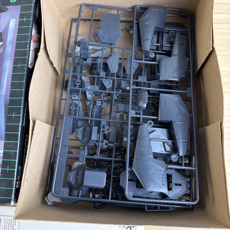 1985 Robotech Defenders Model Kit - Decimax - 1146 - Revell gallery