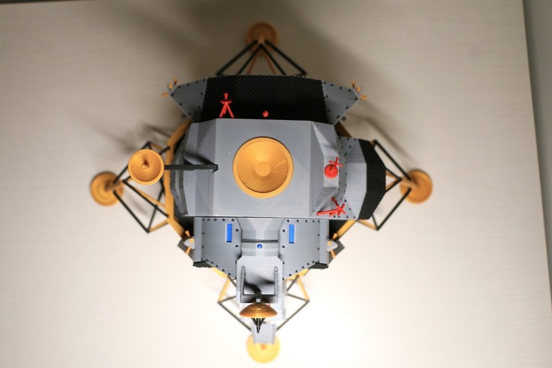 Detailed 1/32 Apollo LUNAR MODULE Detachable Stages Interiors on Moon Base 32cm! gallery