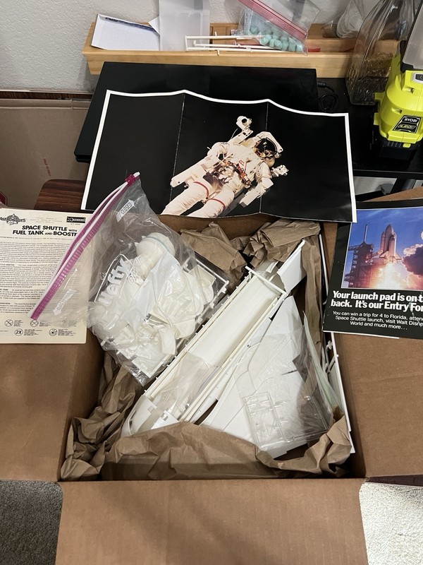 Monogram 1/72 Space Shuttle Orbiter & Display Base Vintage Space Parts - L@@K gallery