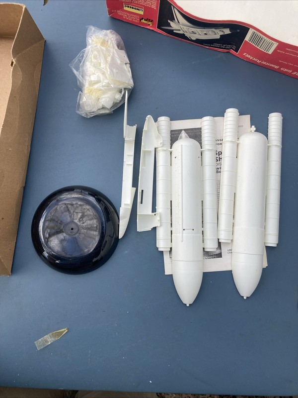 Lindberg Snap-Fit Space Shuttle Discover W Booster Rocket Damaged box M9 gallery